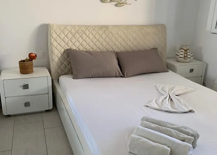 Center Paroikia Apartment *