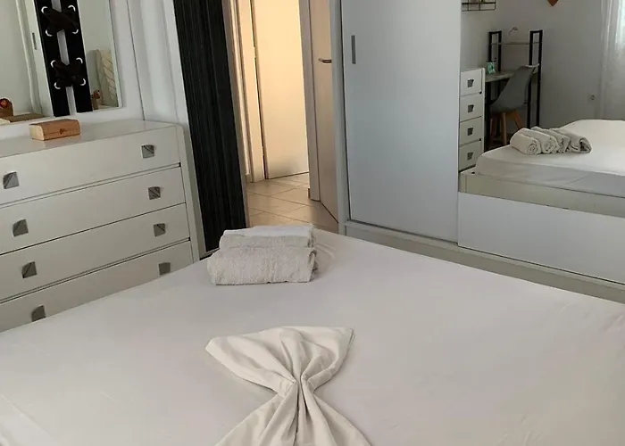 Center Paroikia Apartment